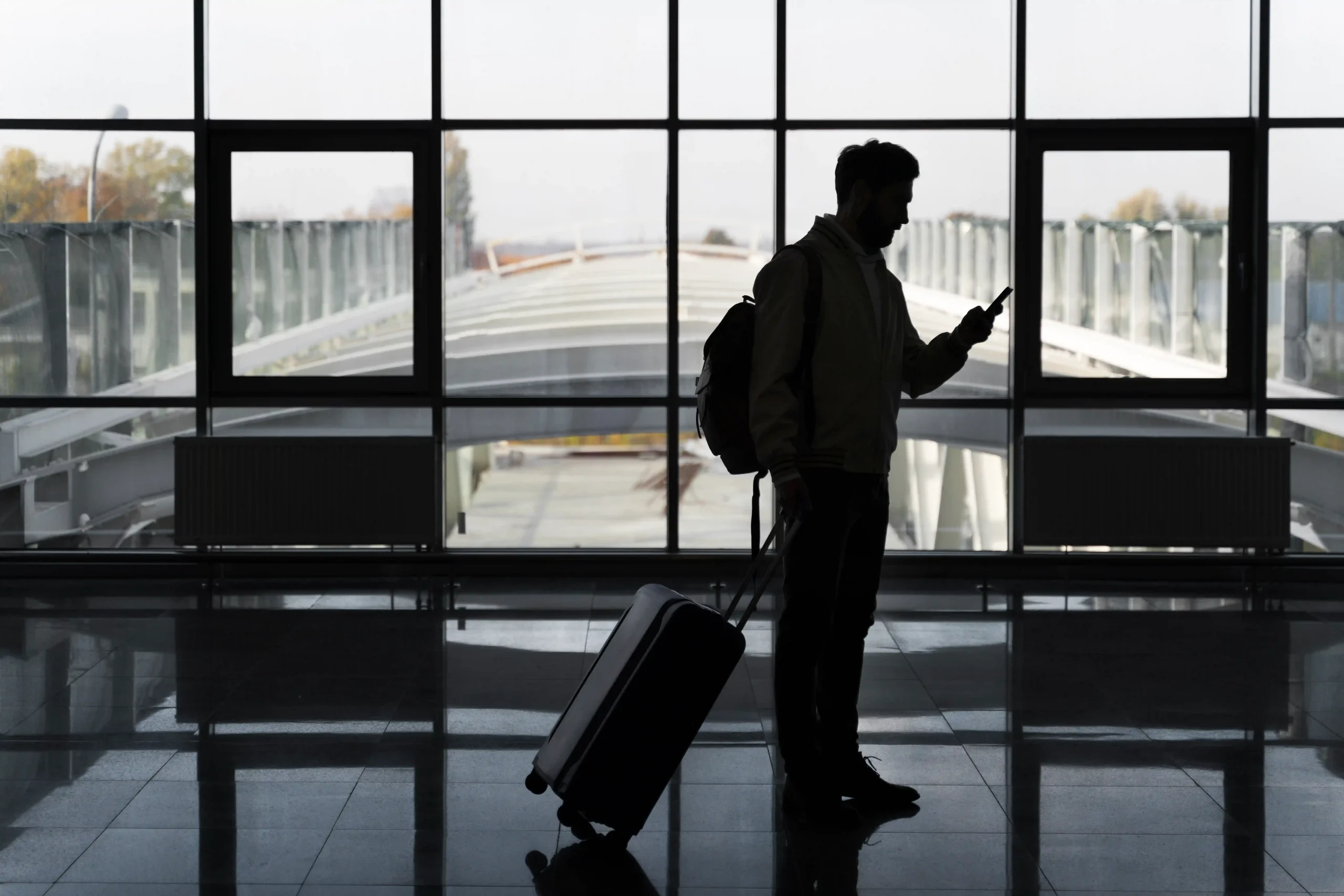 1.full-shot-man-traveling